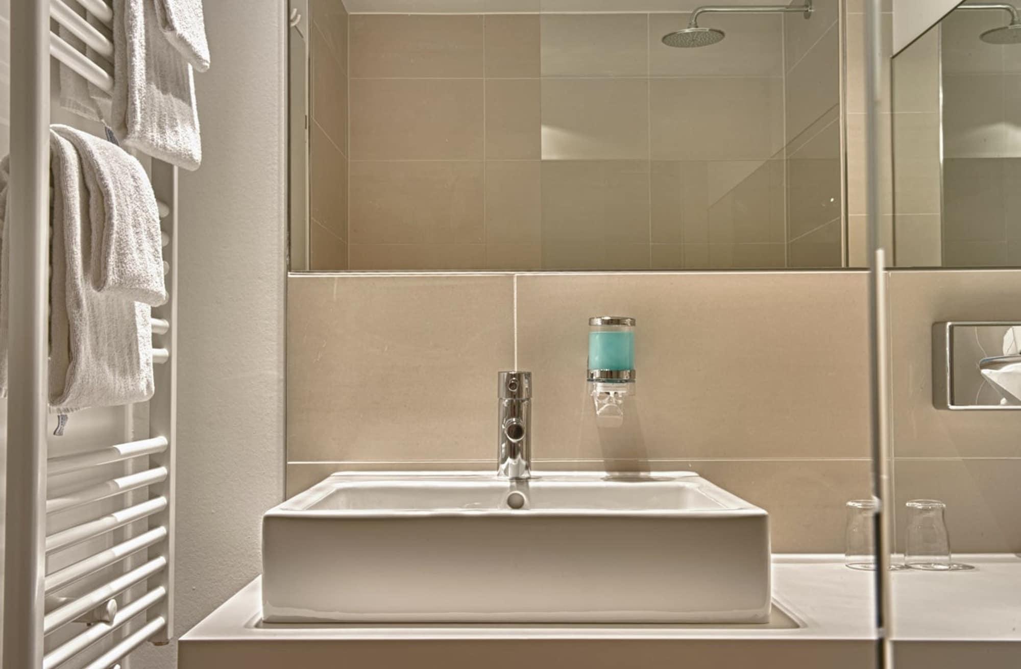 Hotel Conti Duisburg - Partner Of Sorat Hotels Quarto foto